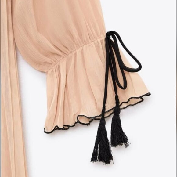 New Zara ruffled dress with bows, featuring a V-neck, long sleeves, - Picture 2 of 7